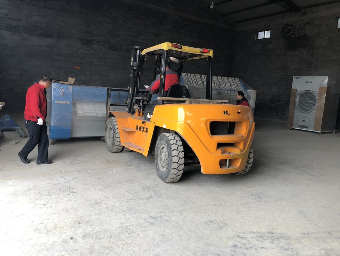 保定洗衣廠(chǎng)洗衣房設(shè)備昨日送貨完畢